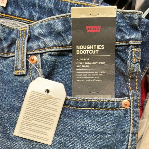 Levi's Classic Blue Boot Cut Jeans Medium Wash Low Rise Fitted through the hip - Picture 1 of 13